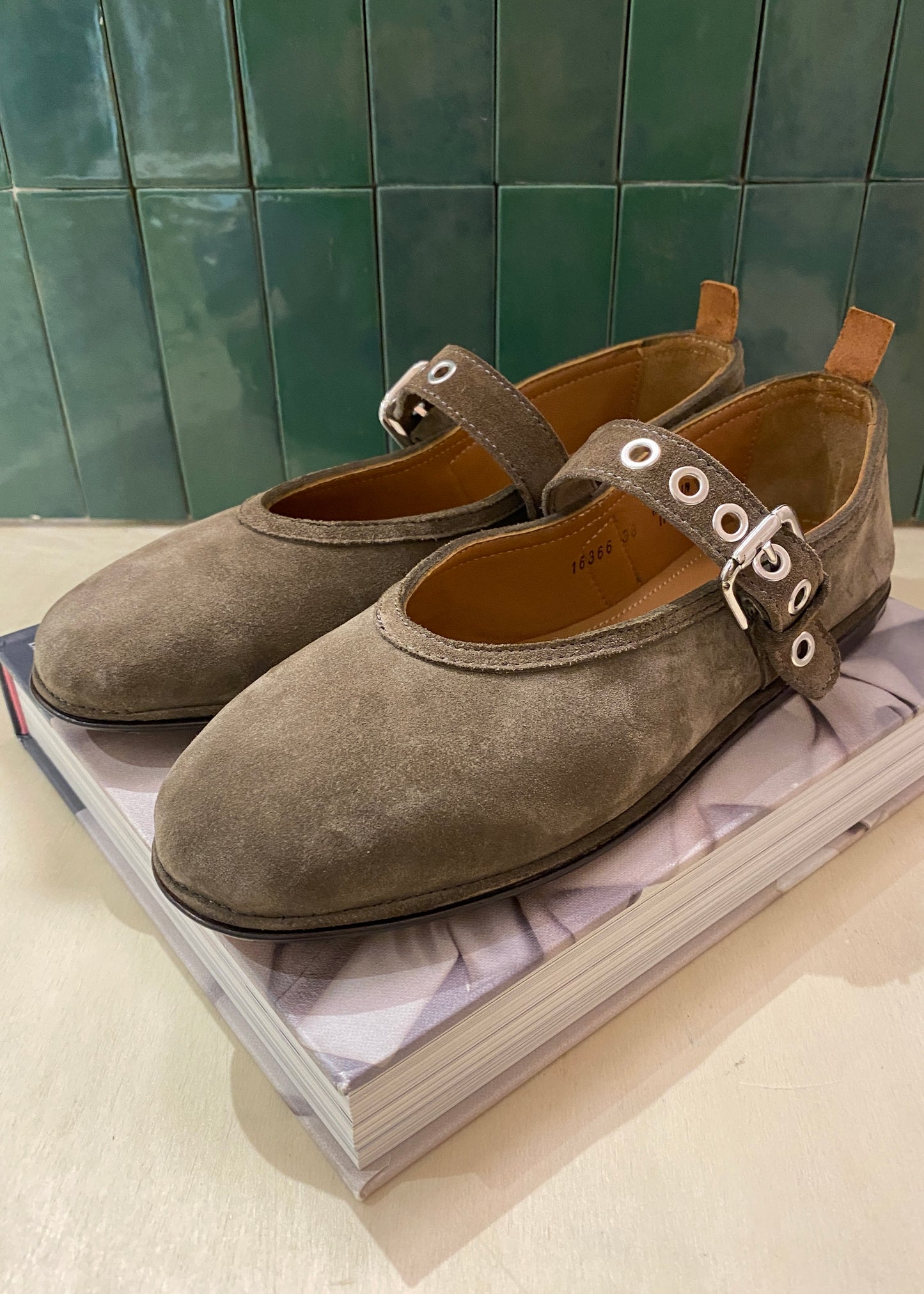 Ballerines en daim à boucle