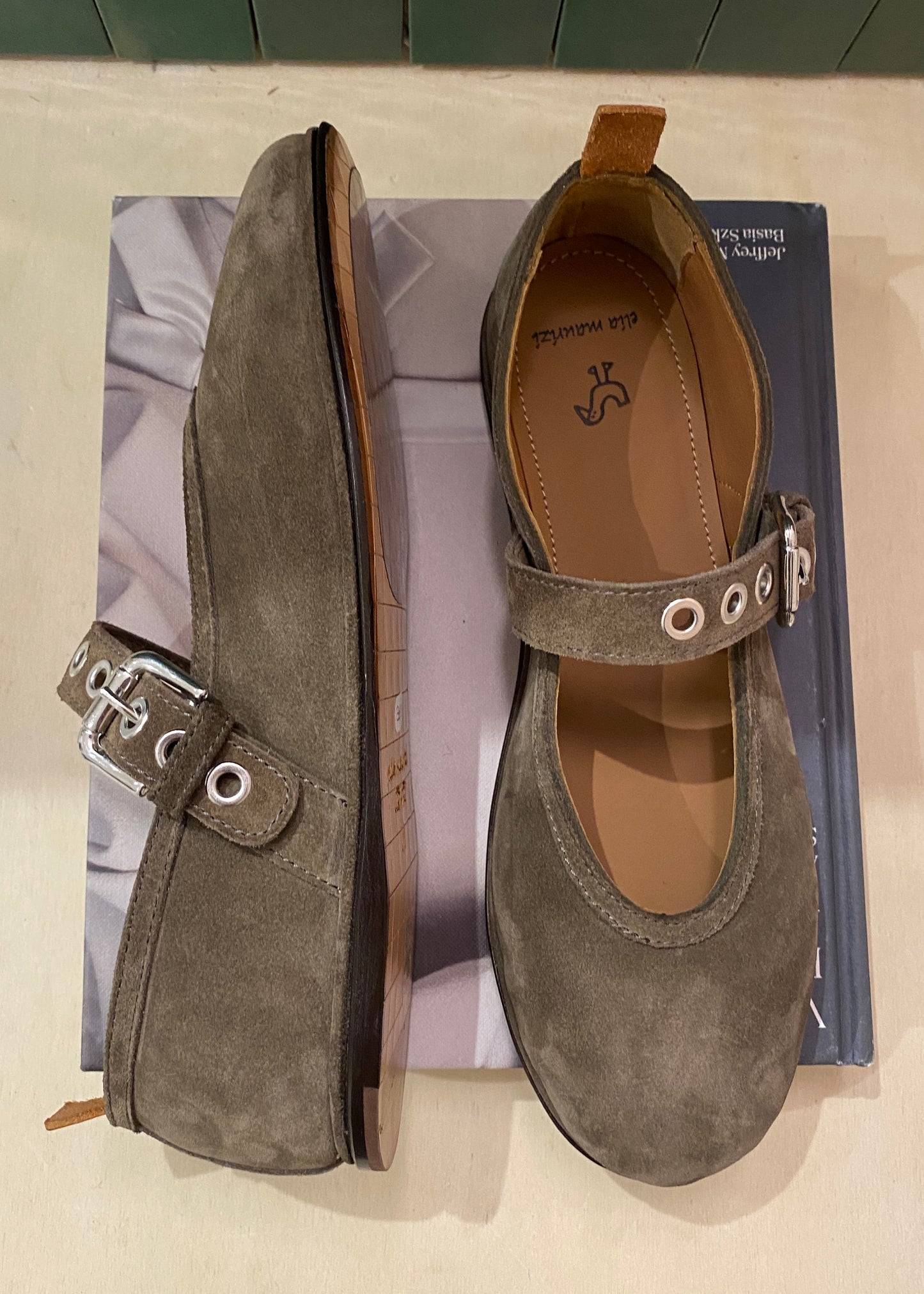 Ballerines en daim à boucle