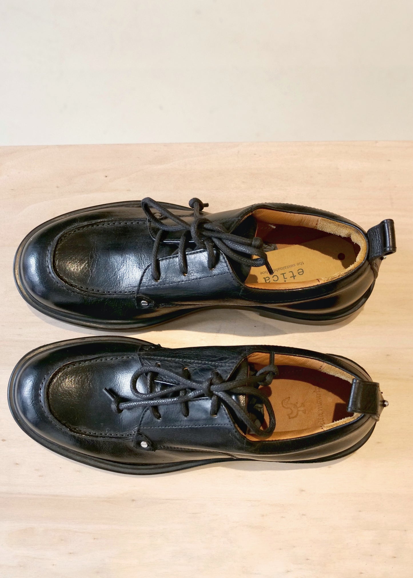 Soulier noir à lacet