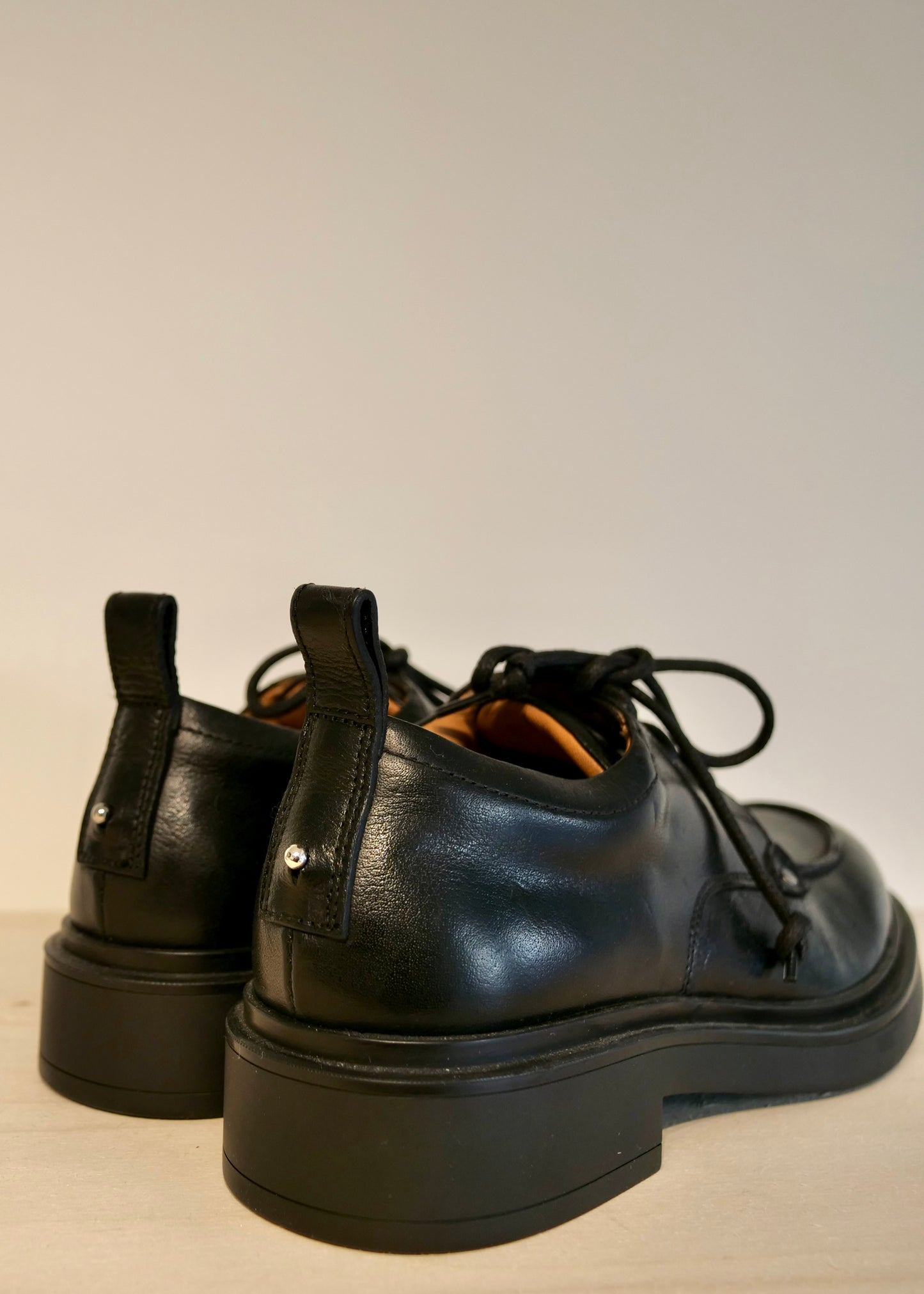 Soulier noir à lacet